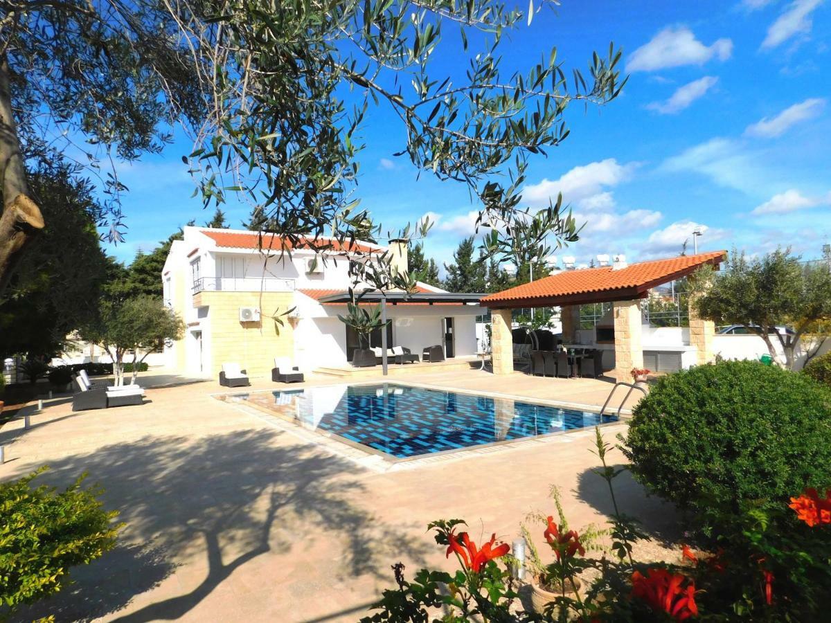 6 Bdr Villa With Tennis Court Pafos Zewnętrze zdjęcie